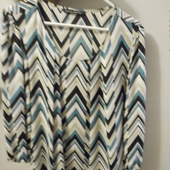 Blue/Black/Tan Zig Zag Top by Zac & Rachel - Picture 1 of 2